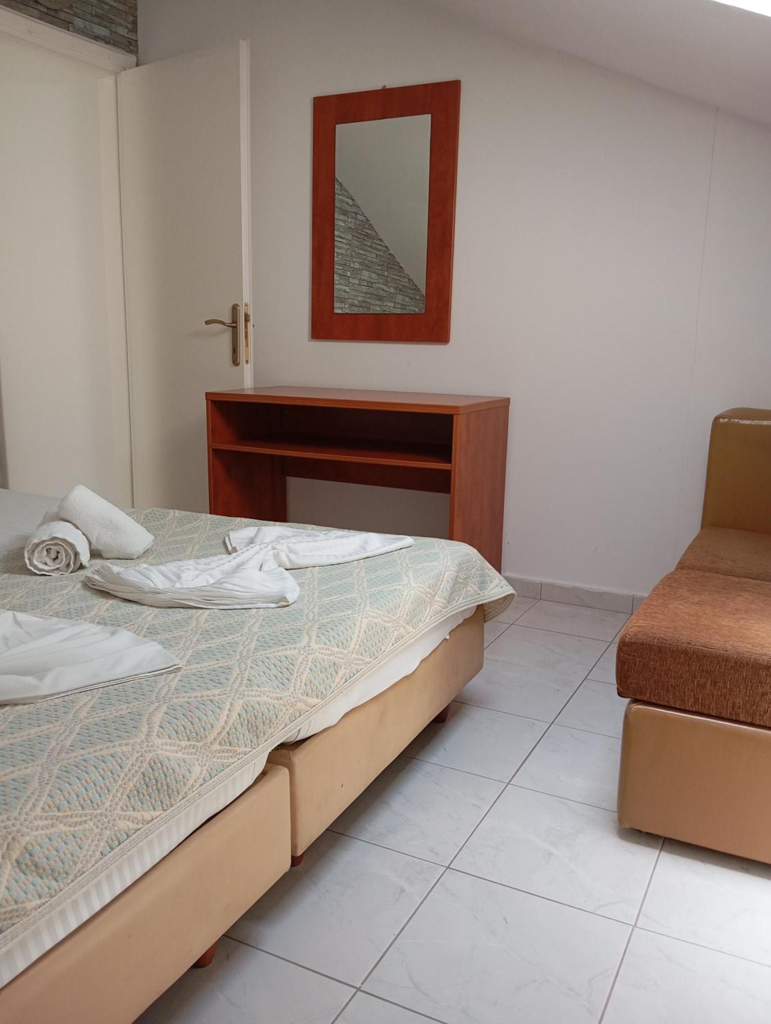 Apartments Gregory & George Ханиоти Екстериор снимка